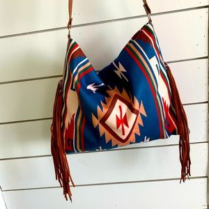 Aztec fringe purse ✨gorgeous crossover ✨
